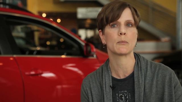 Michelle compares VW Tiguan to Toyota Rav4 at Pignataro Volkswagen in Everett, Seattle, Snohomish смотреть онлайн