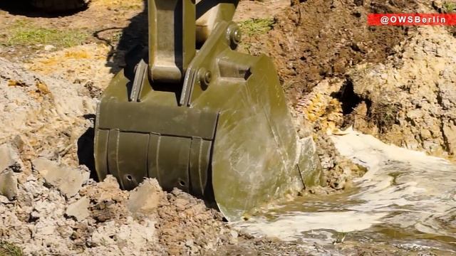 EOV-4421 Excavator Loading 6X6 Dump Truck KrAZ-255