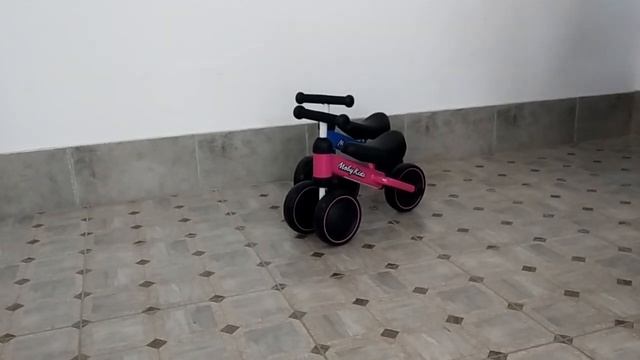 Беговел-каталка Moby Kids смотреть онлайн