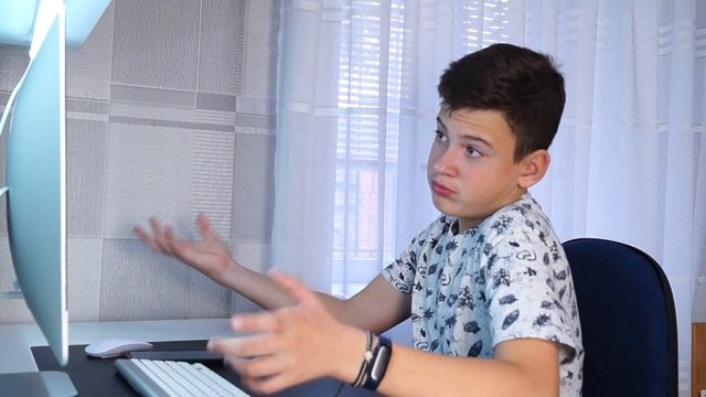 КОРОЧЕ ГОВОРЯ, Я СОЗДАЛ ТЕЛЕФОН смотреть онлайн