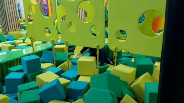 Малыш в Jungle JumP