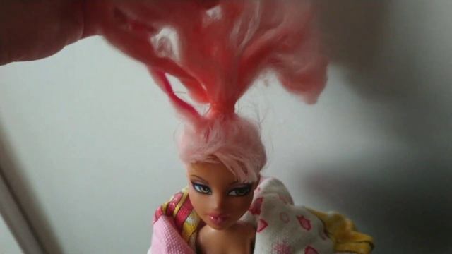 Bratz как я привожу в порядок волосы кукол смотреть онлайн