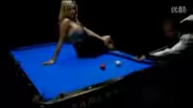 Мастер игры в бильярд делает КЛАСС перед камерой!Вот это талант!