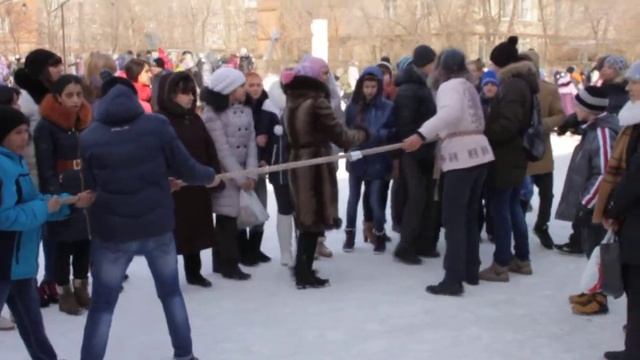 Перетягивание каната на масленицу!) смотреть онлайн