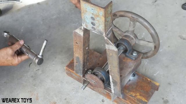 Making a Simple Compressed Air Engine using Air Compressor смотреть онлайн