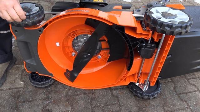 Husqvarna Benzin-Rasenmäher LC 247S ausführlich erklärt, für einen makellos aussehenden Rasen. смотреть онлайн