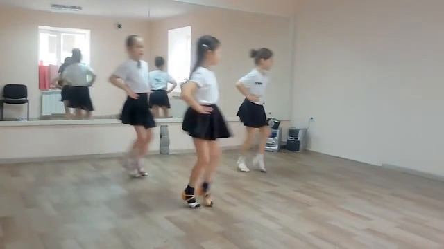 Клуб спортивного бального танца "Смайл" тренировка.Дети.танцы.Житомир смотреть онлайн