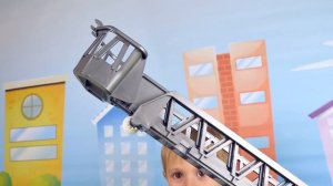 Пожарная машина Bruder MAN и Даник. Интересные машинки Брудер для детей