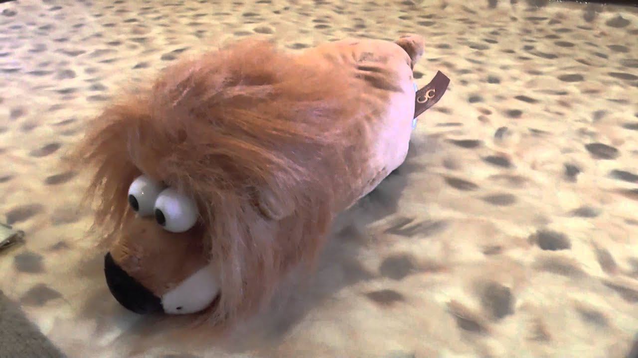 Хохочущий лев это мягкая игрушка, которая хохочет и катается по полу смотреть онлайн