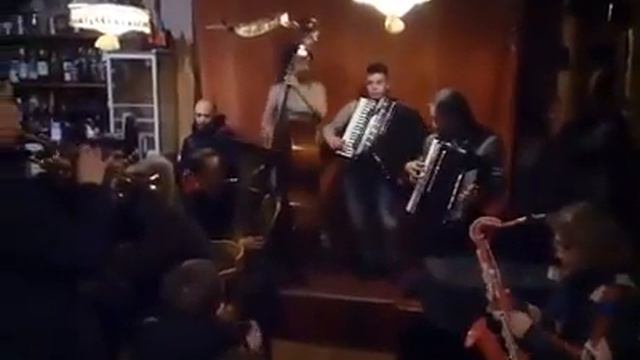 "TOPORkestra" в "CoffeeMolka Emintscu 72" смотреть онлайн