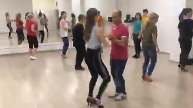 Сальса, бачата с Edu Guerrero. Школа танцев TROPICANA DANCE смотреть онлайн
