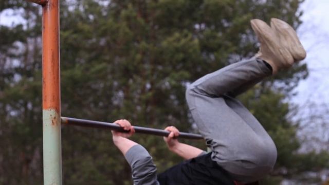 Простой и красивый элемент на турнике │ ПЕРЫШКО