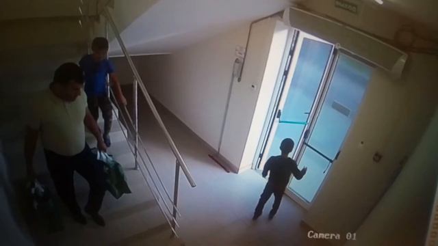 Карусель на Семфиропольском шоссе д.1. Нач.СБ таджик, выносит неоплаченный товар и списание. смотреть онлайн