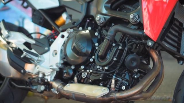 For 2021 the F 900 R is available in three смотреть онлайн
