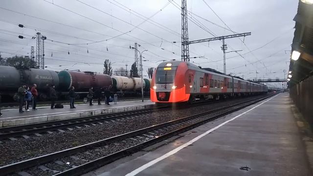 "Ласточка-Премиум"ЭС1-054 сообщением Ростов-Кисловодск прибывает на ст.Тихорецк и прив.Бригада. смотреть онлайн