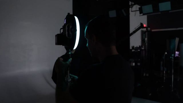 Creative Studio Portrait Lighting with the Rotolight AEOS II смотреть онлайн