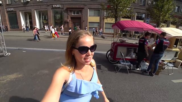 ШУМНЫЙ ПРАЗДНИЧНЫЙ день в Москве КАК ЭТО БЫЛО? ЧТО делает ПАПА? смотреть онлайн