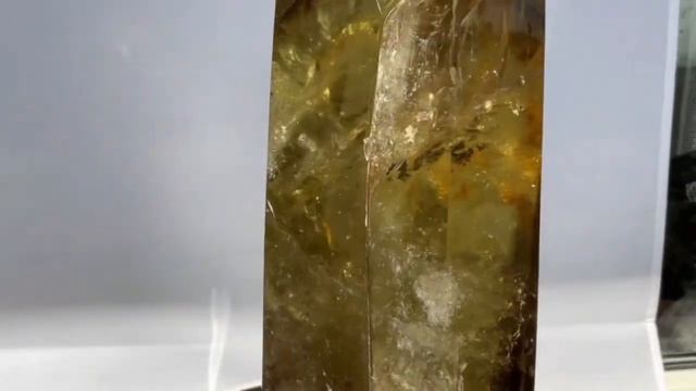 Цитрин., сросток двухголовик. Кварц. Кристалл 5.328кг. Бразилия смотреть онлайн