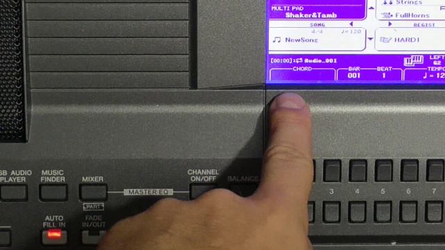 How to find basic notes & chords on piano keyboard - chord fingering and keyboard split point смотреть онлайн