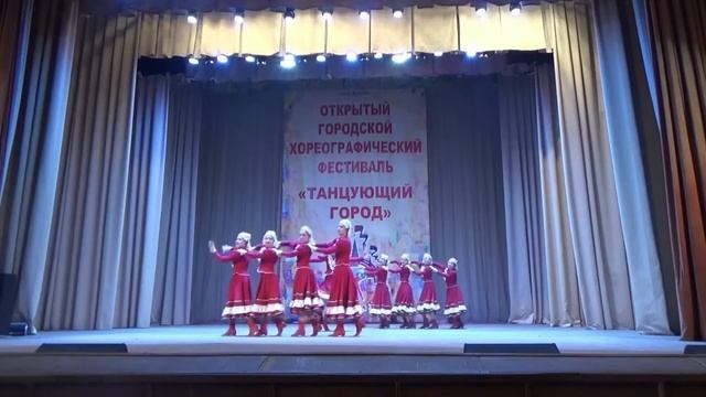 Народный танцевальный ансамбль В хороводе, рук И А Маракаева русские Верхнехавский Дворец культур смотреть онлайн