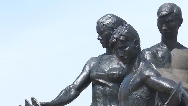 Памятники красят в Костанае смотреть онлайн