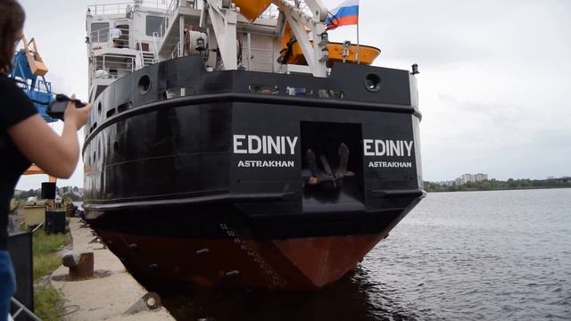 Спуск теплохода на воду в Балаково 07 июля 2017 смотреть онлайн