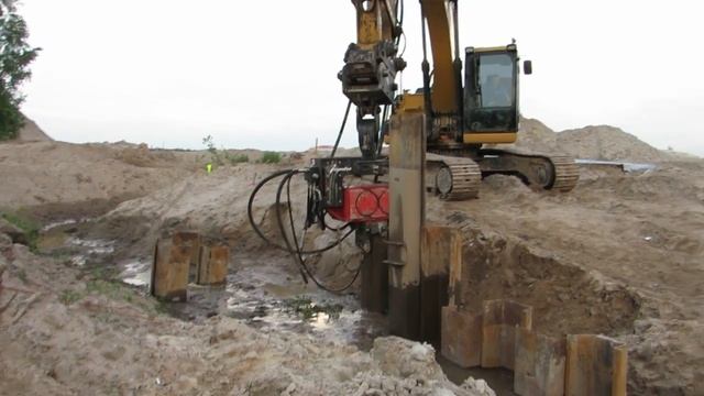 Вибропогружатель Impulse VP300. Погружение и извлечение шпунта Ларсена. смотреть онлайн