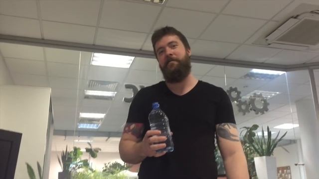 День на работе. Колонка JBL смотреть онлайн