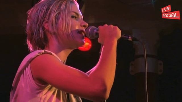 Tove Styrke - White Light Moment (Live Social) смотреть онлайн