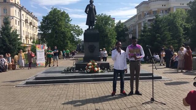 Иностранные студенты читают Пушкина смотреть онлайн