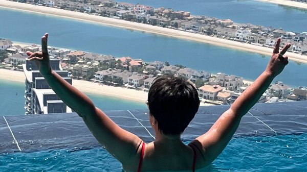 Aura Sky pool: удовольствие на 360’ (апрель 2024)