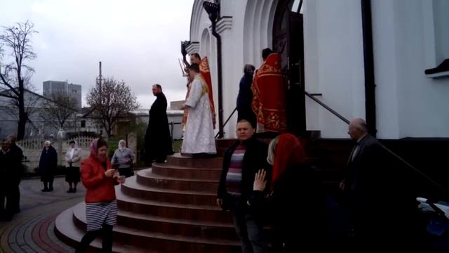 Маленький пономарь в Пасхальном Крестном ходе! смотреть онлайн