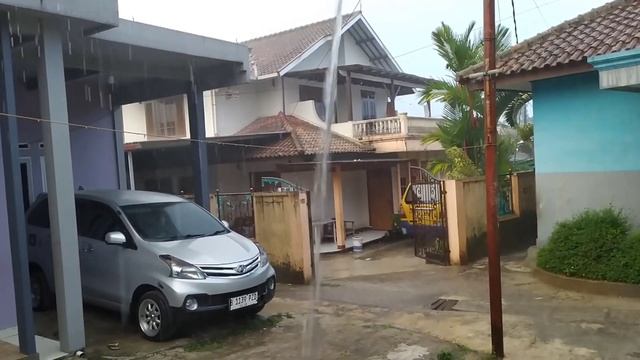 Afternoon rain which cooled the atmosphere || West Java, Indonesia смотреть онлайн