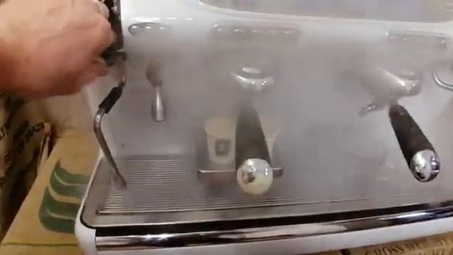 Кофемашина Faema EMBLEMA A/2 AUTO STEAM смотреть онлайн