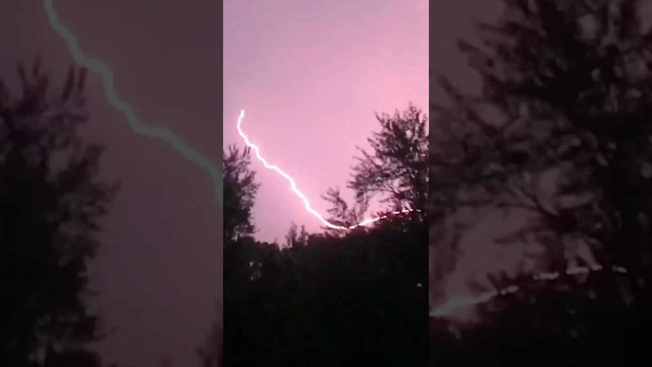 Сверкает молния. Новосибирск 07.08.2022. Гроза в Новосибирске. #shorts #новосибирск смотреть онлайн