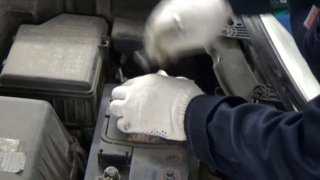 Замена АКБ на Hyundai Santa Fe смотреть онлайн