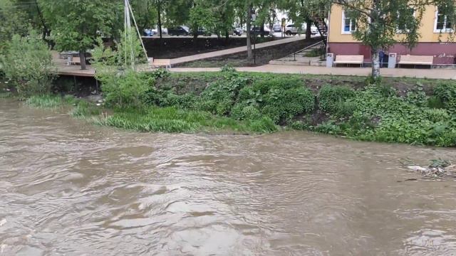 Река Трубеж после дождей смотреть онлайн