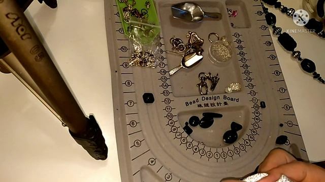 Челлендж. "Украшения из крупных материалов". Часть 2. Черный браслет. смотреть онлайн