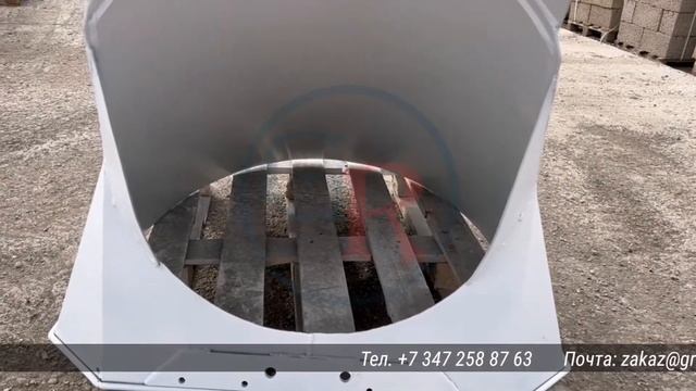 Отгрузка. Загрузочная воронка с бронёй на автобетоносмеситель. Кемерово. 07.09.2022 смотреть онлайн