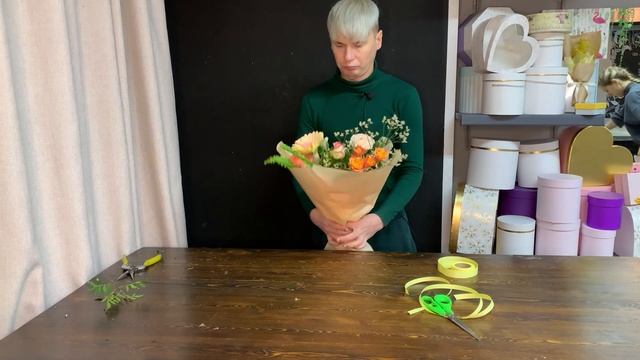 БУКЕТ ИЗ ОСТАТКОВ В ХОЛОДИЛЬНИКЕ / НЕ БОЙТЕСЬ ДЕЛАТЬ БУКЕТЫ ИЗ ТЕХ ЦВЕТОВ КОТОРЫЕ ЕСТЬ В НАЛИЧИИ смотреть онлайн