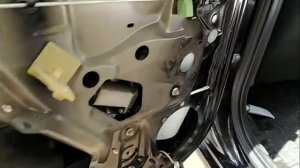 Renault Sandero 2011 - устранение протечки воды в салон через заднюю дверь