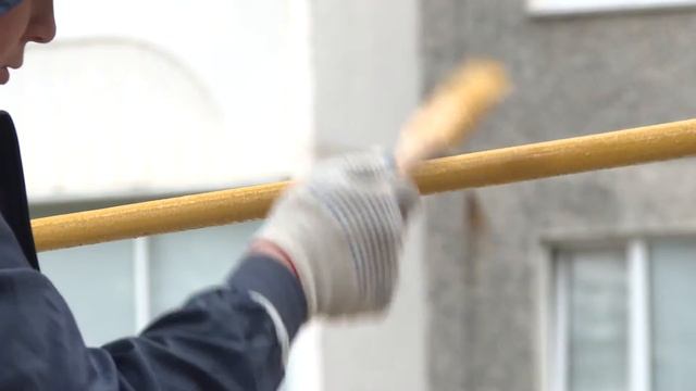 Активисты «БРСМ» благоустраивают детские площадки города смотреть онлайн