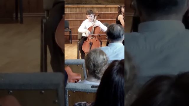 И. Х. Бах   концерт  для виолончели  До минор 1 часть.    М.Скибицкий (11)