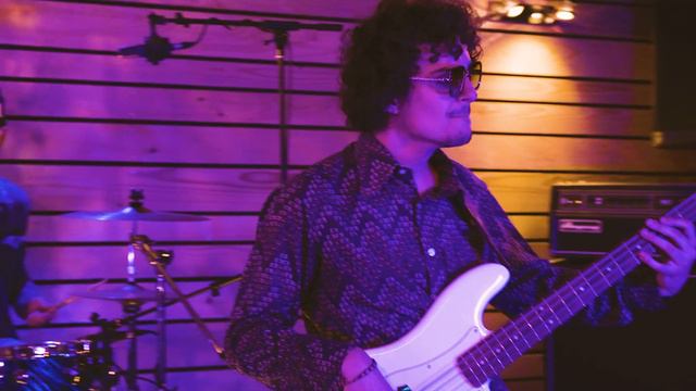 I Will Survive (Gloria Gaynor) - Disco Night Fever cover смотреть онлайн