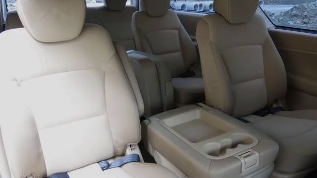 Hyundai Starex And Isuzu Crosswind