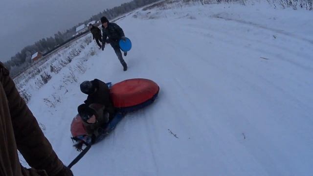 Катаемся на ватрушке с Горки в первый день Нового года смотреть онлайн
