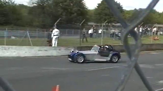 Festivités de l'autodrome de Linas-Montlhéry 01/05/2004 смотреть онлайн