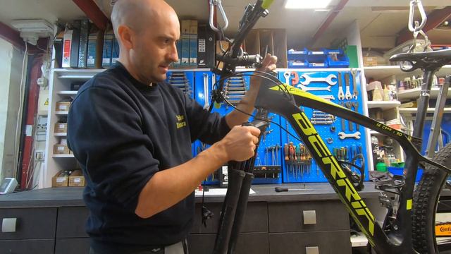 MANTENIMIENTO BASICO HORQUILLAS ROCK SHOX REBA SID DEBONAIR TOKENS смотреть онлайн