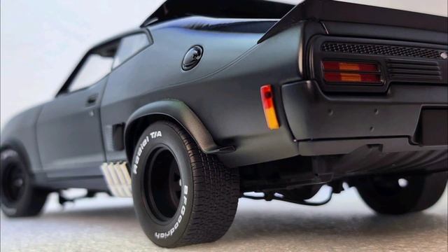 1/18 AUTOart Mad Max XB Coupe Black Interceptor tuned version. смотреть онлайн