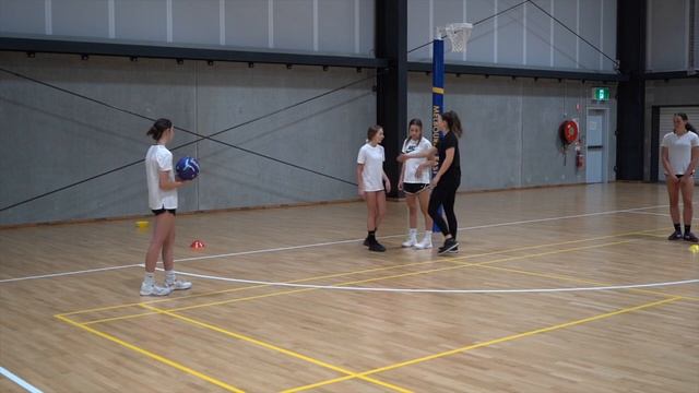 NETBALL DRILL: GOALERS PROTECTING SPACE смотреть онлайн